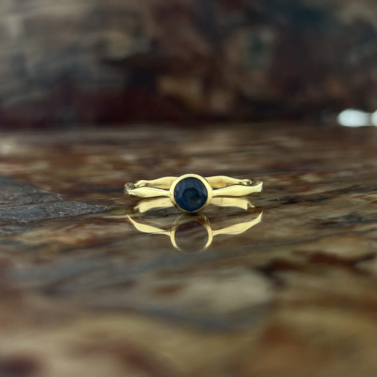 NATURAL BLUE SAPPHIRE 18K VERMEIL GOLD WAVY RING