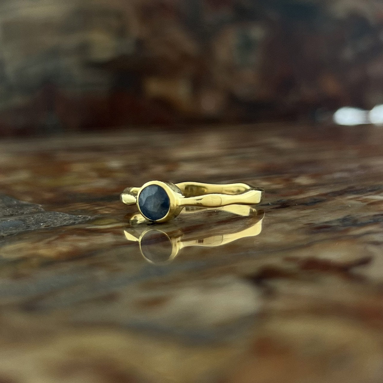 NATURAL BLUE SAPPHIRE 18K VERMEIL GOLD WAVY RING