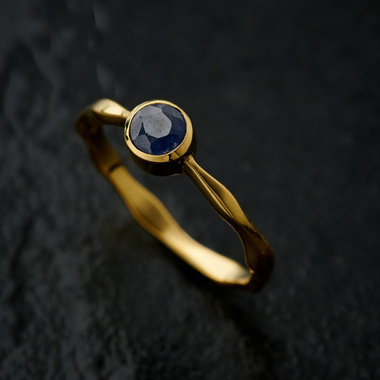 NATURAL BLUE SAPPHIRE 18K VERMEIL GOLD WAVY RING