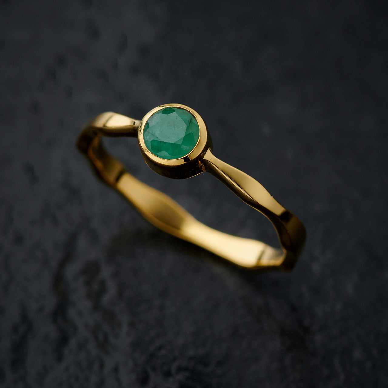 NATURAL EMERALD 18K VERMEIL GOLD WAVY RING