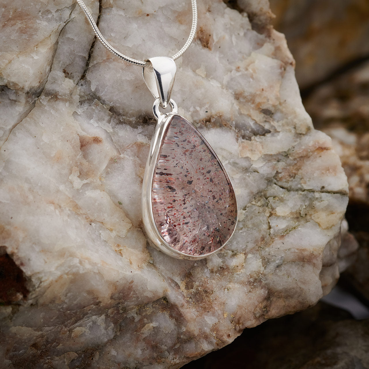 ORIRE LUCKY QUARTZ STERLING SILVER PENDANT