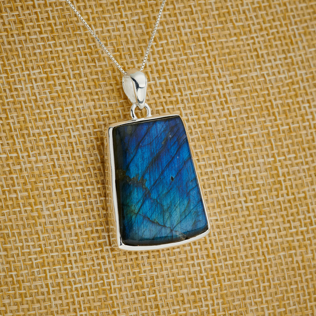 LABRADORITE STERLING SILVER PENDANT