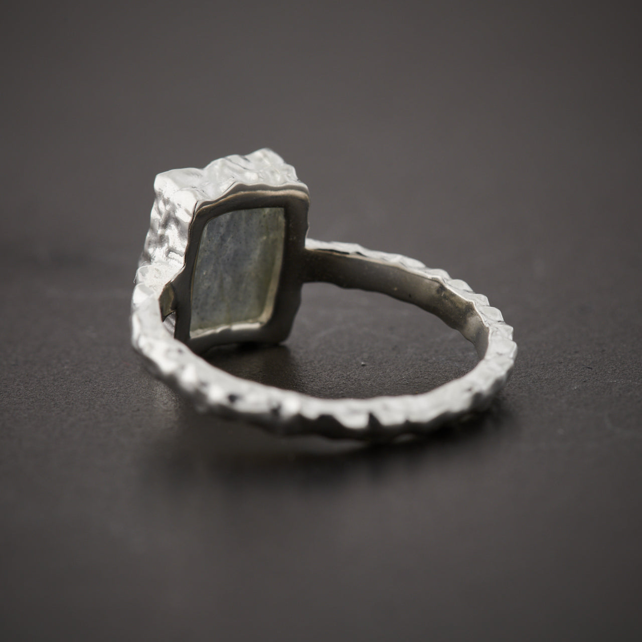 LABRADORITE STERLING SILVER REC HAMMERED FINISH RING