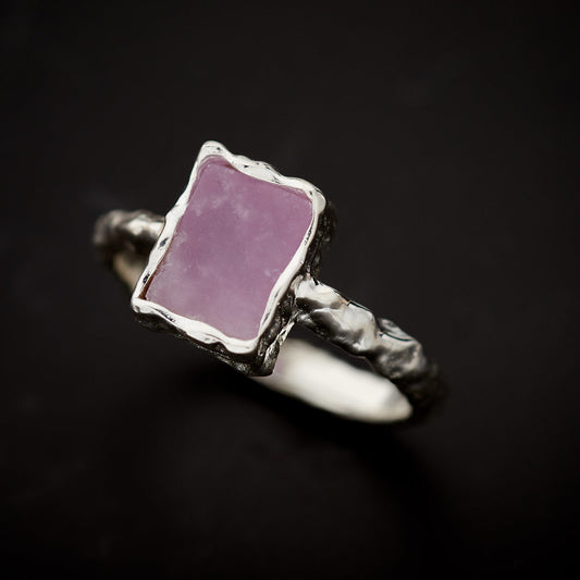 PINK LEPIDOLITE STERLING SILVER REC HAMMERED FINISH RING