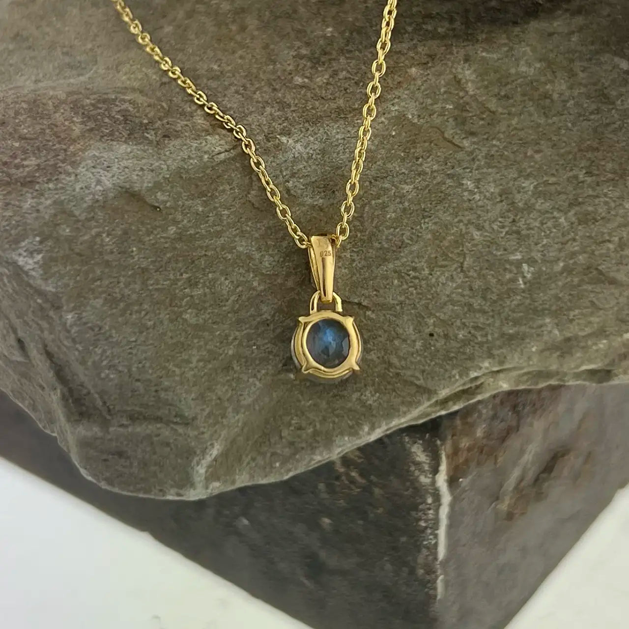 LABRADORITE 18K VERMEIL GOLD PENDANT CIRCLE