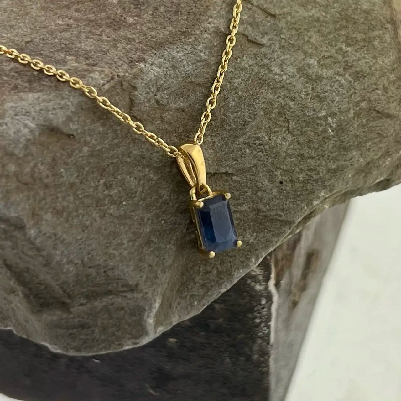 NATURAL BLUE SAPPHIRE 18K VERMEIL GOLD PENDANT RECTANGLE