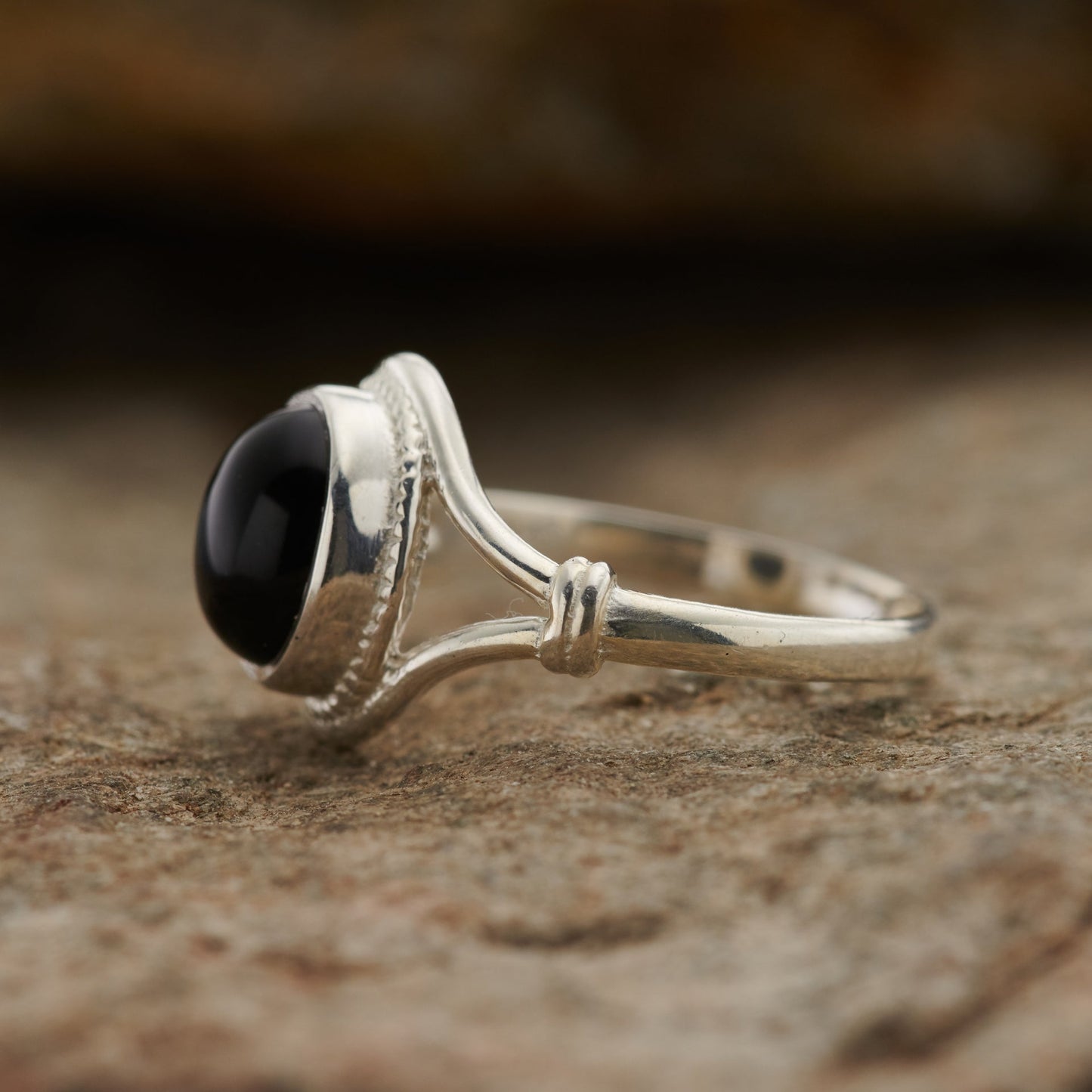 BLACK ONYX RING V-BAND W/ KNOT (30% OFF ONLINE ONLY)