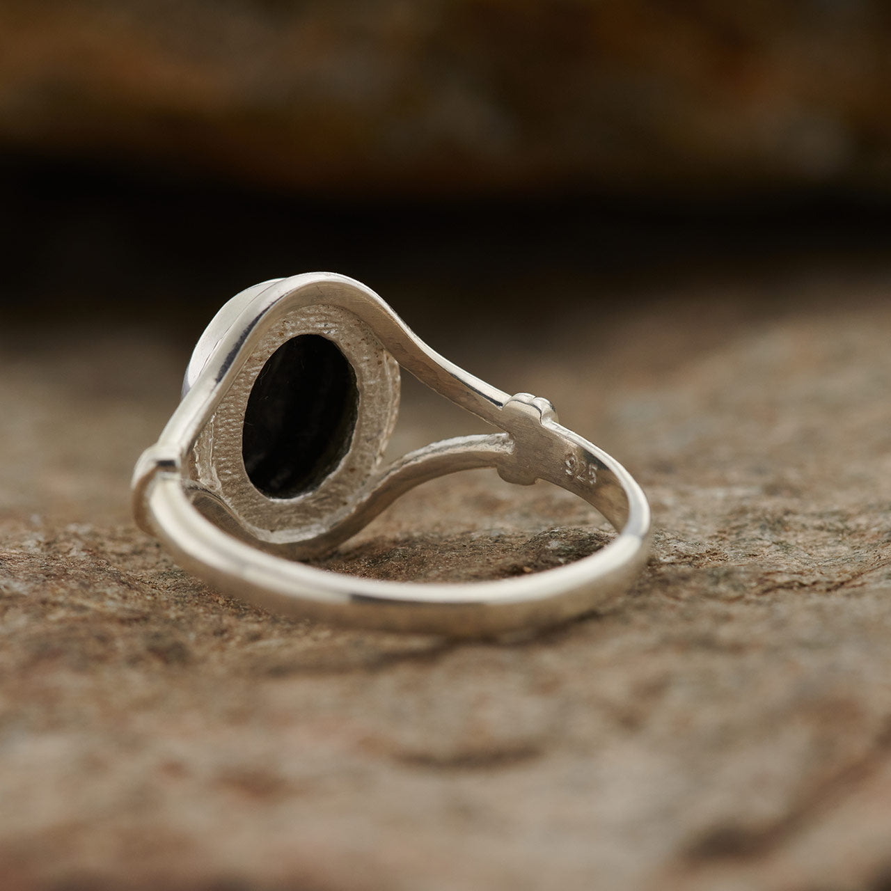 BLACK ONYX RING V-BAND W/ KNOT (30% OFF ONLINE ONLY)