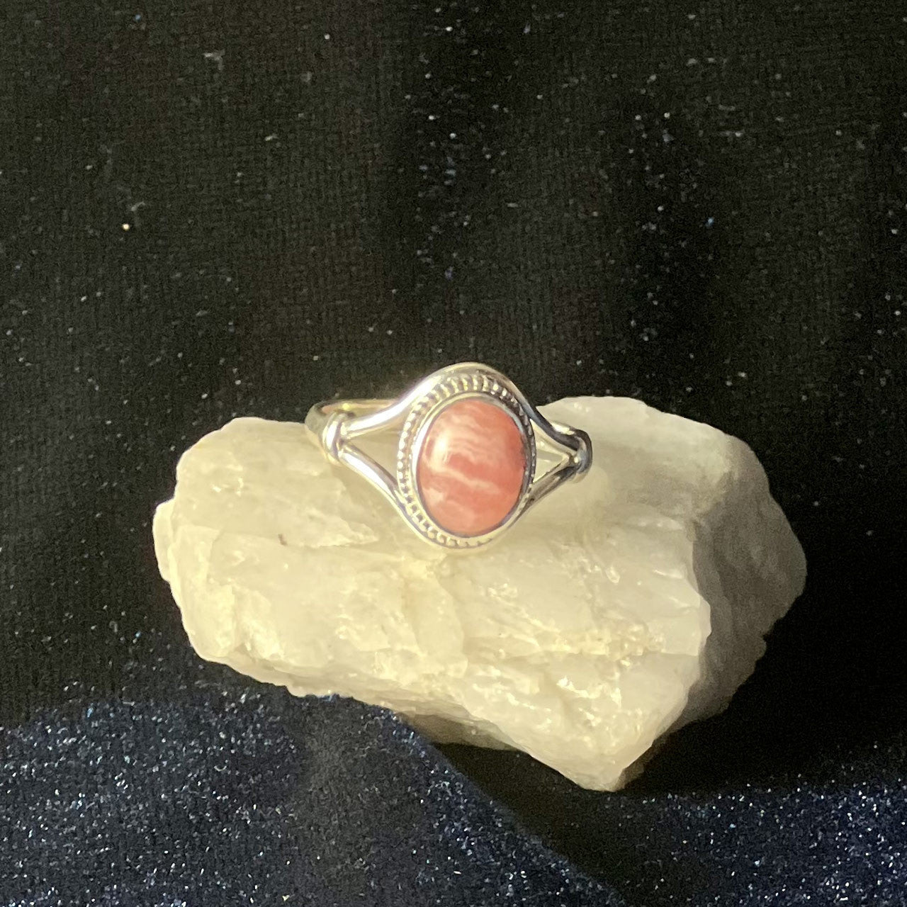 RHODOCHROSITE RING V-BAND W/KNOT (30% OFF ONLINE ONLY)