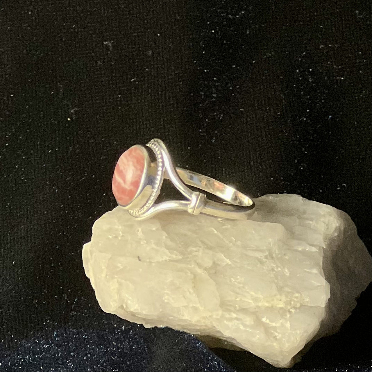 RHODOCHROSITE RING V-BAND W/KNOT (30% OFF ONLINE ONLY)