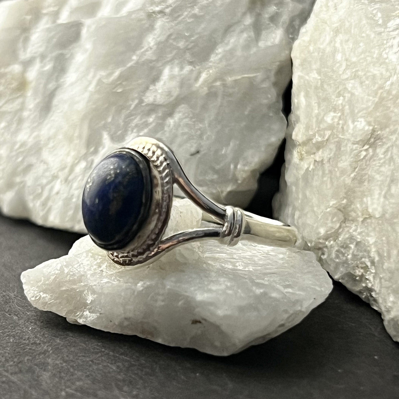 LAPIS LAZULI RING V-BAND W/KNOT (30% OFF ONLINE ONLY)