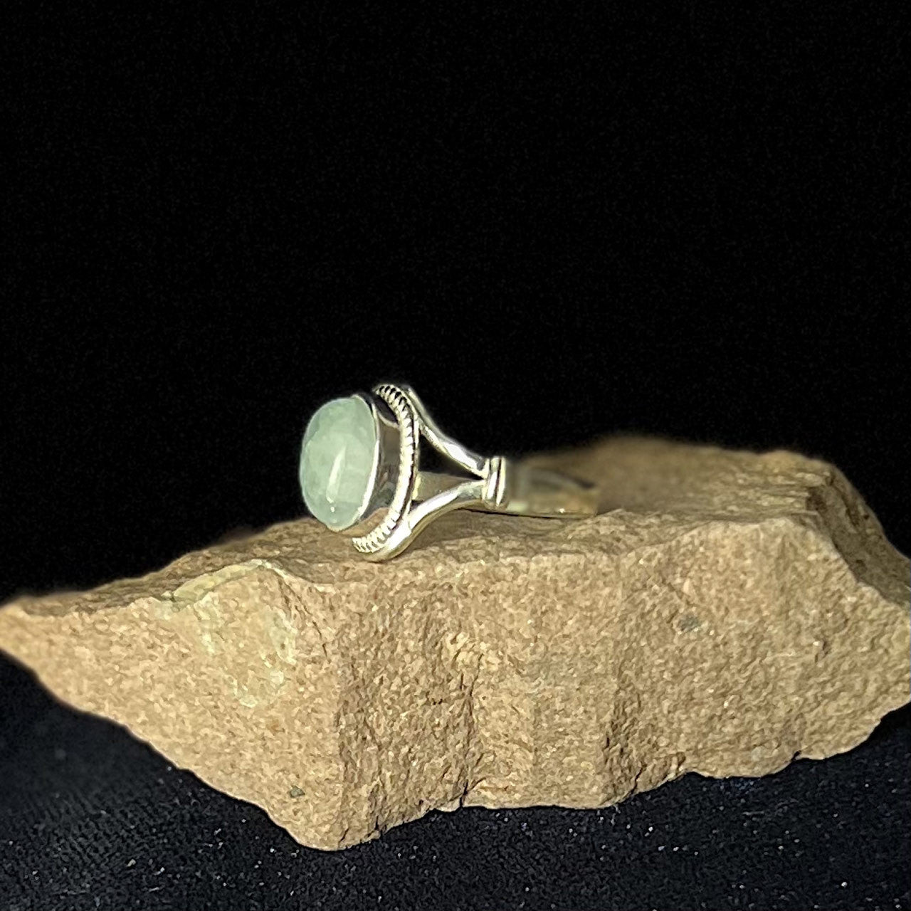 AQUAMARINE RING V-BAND  W/KNOT (30% OFF ONLINE ONLY)