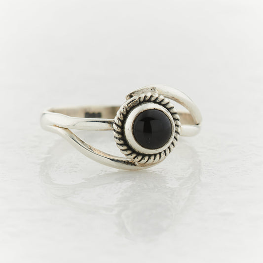 BLACK ONYX STERLING SILVER INFINITY RING