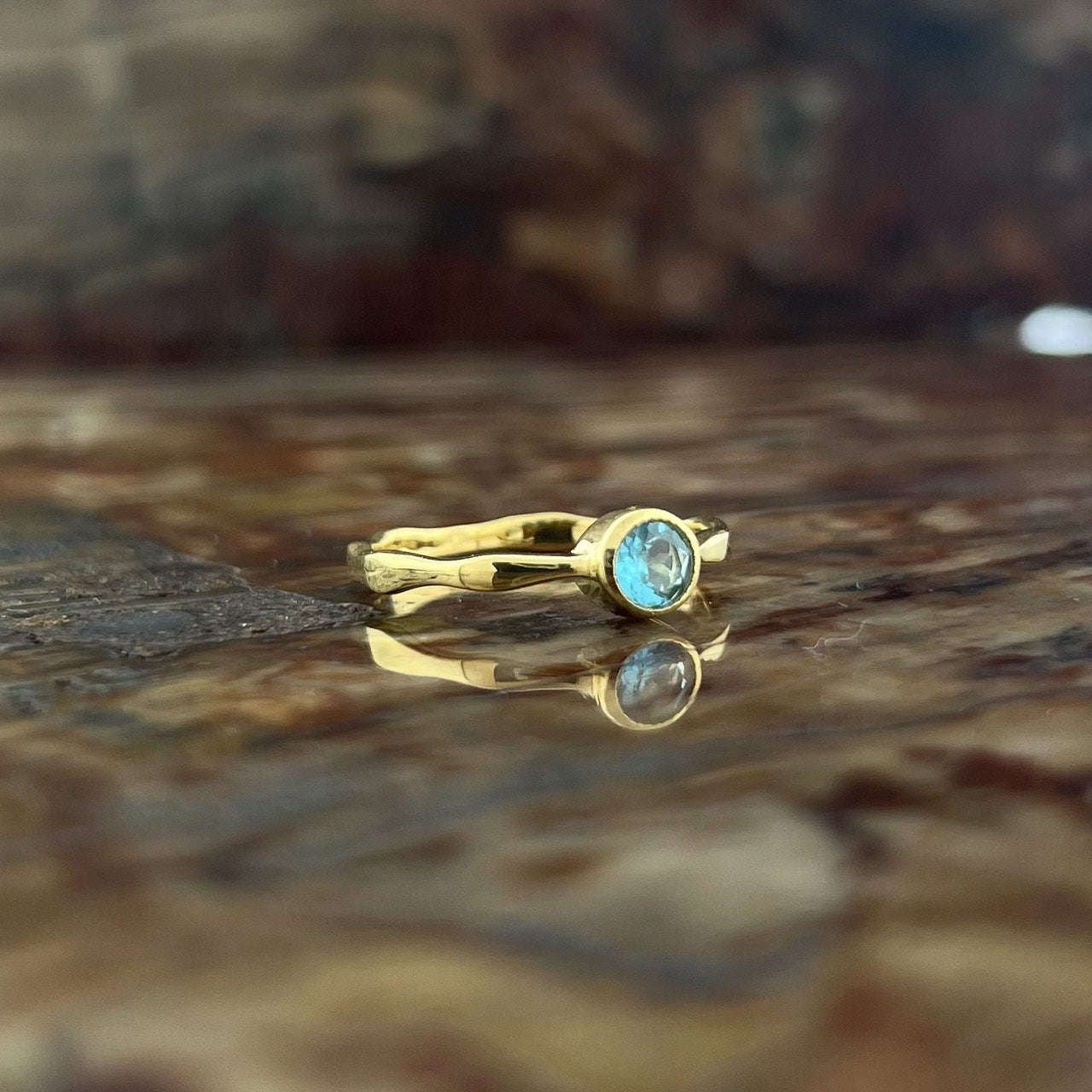 NEON BLUE APATITE 18K VERMEIL GOLD WAVY RING