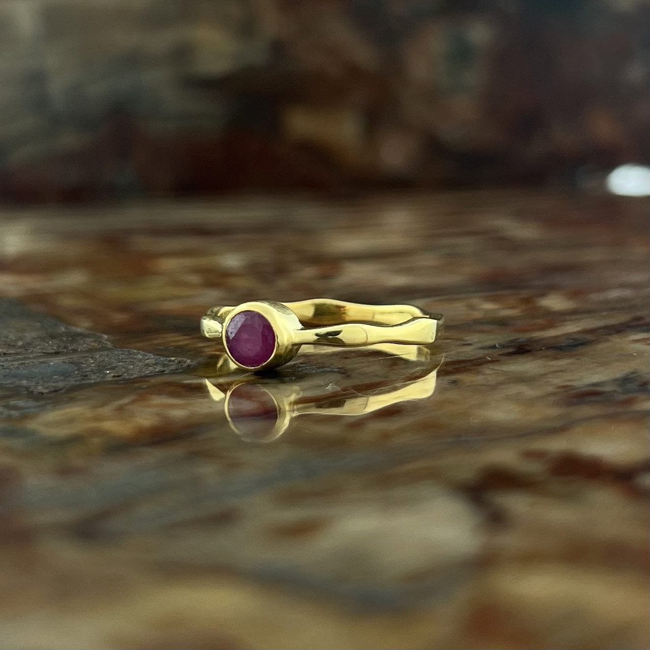 NATURAL RUBY 18K VERMEIL GOLD WAVY RING