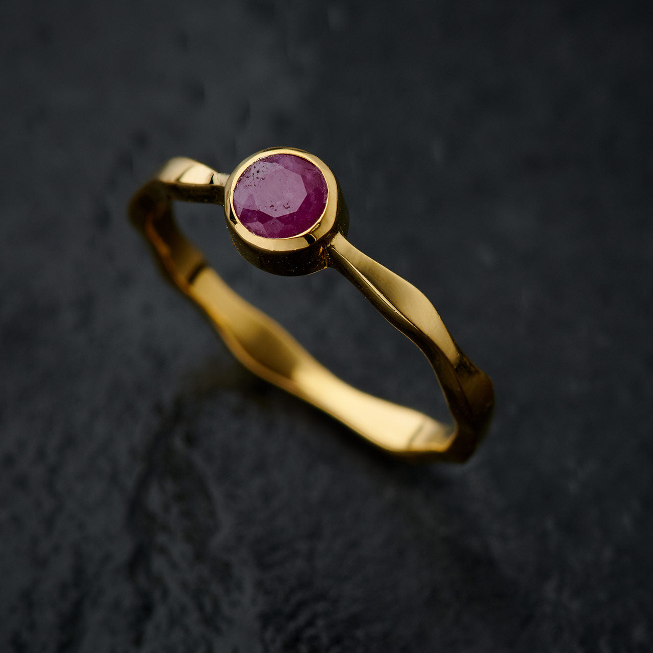 NATURAL RUBY 18K VERMEIL GOLD WAVY RING