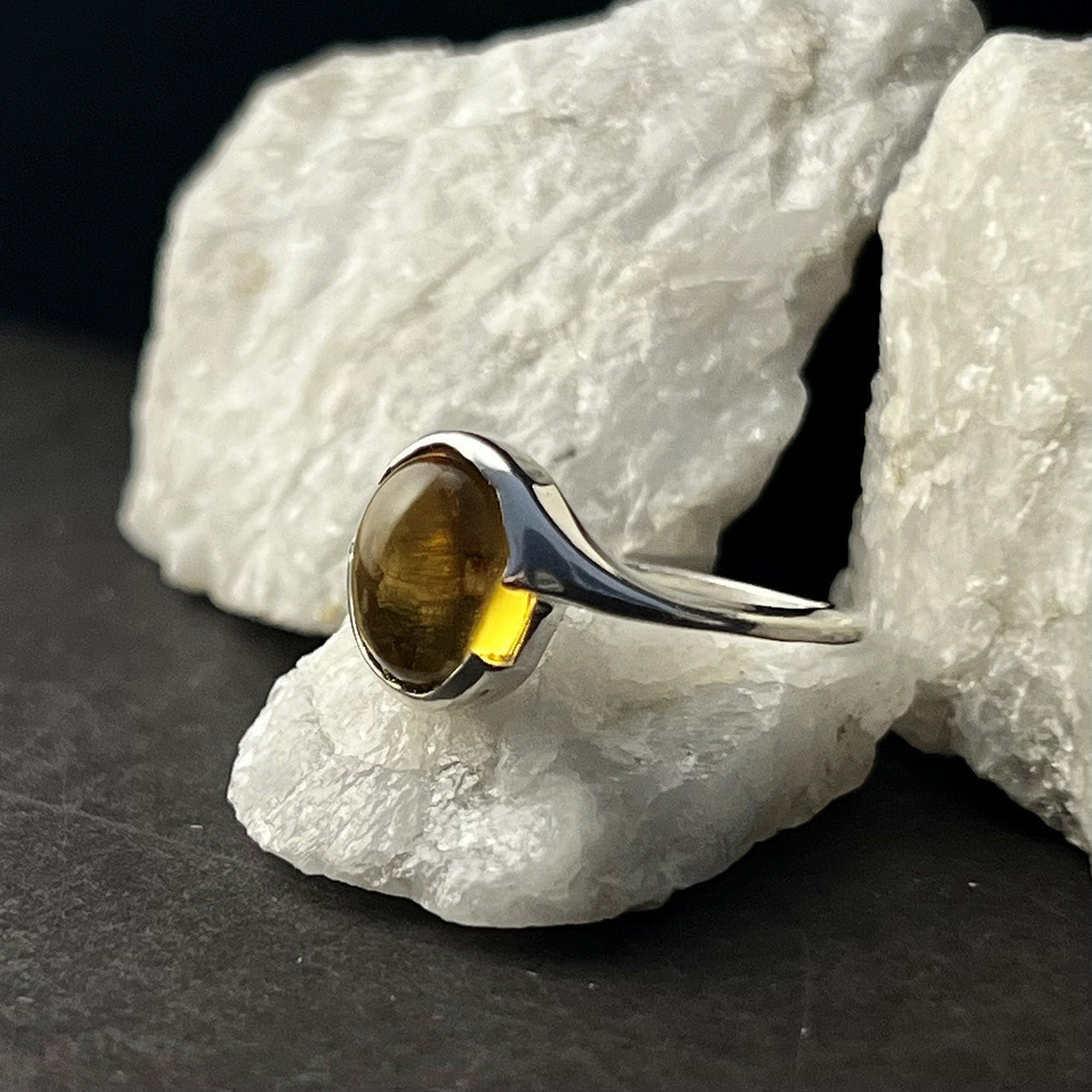 HONEY QUARTZ RING CAB TWIST (50% Off Online only)