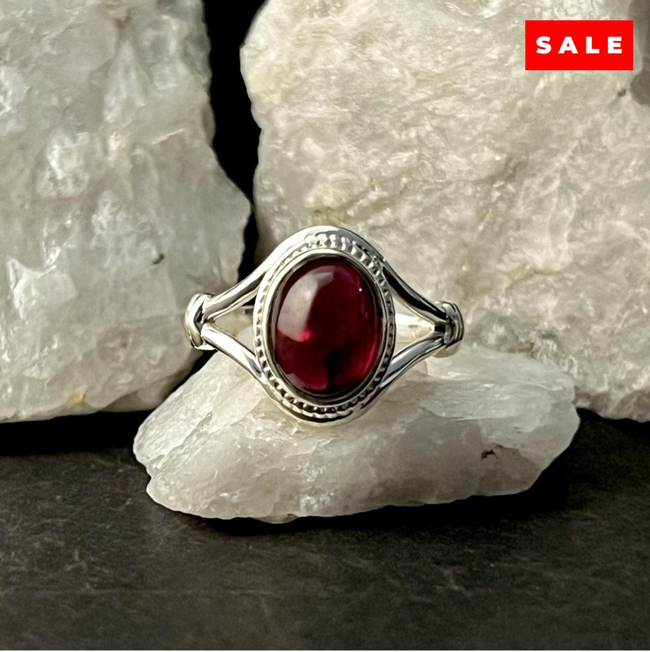 GARNET RING V-BAND W/ KNOT (30% OFF ONLINE ONLY)