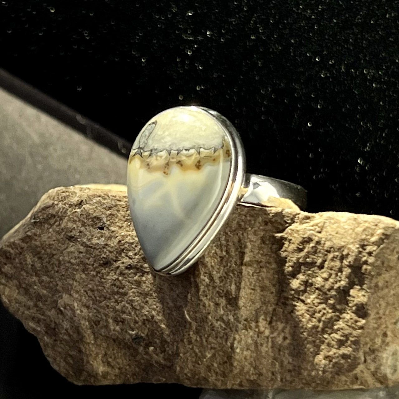 WHITE MALINGO JASPER RING