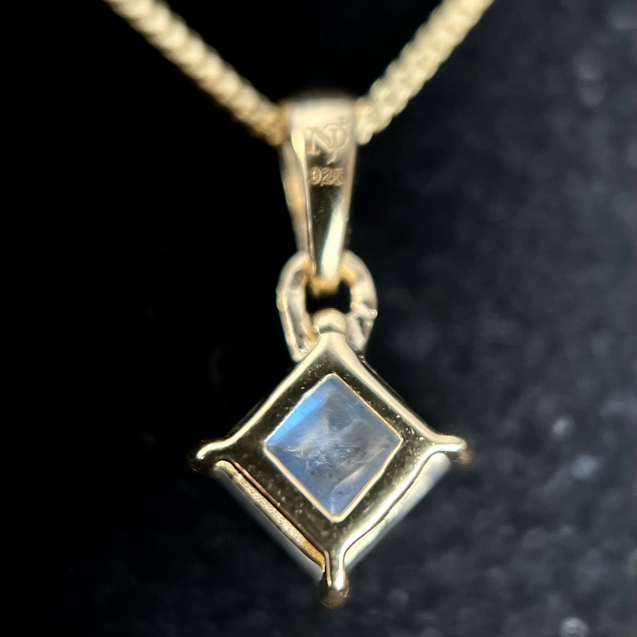 LABRADORITE VERMEIL YELLOW 18K SQ 5X5 PENDANT