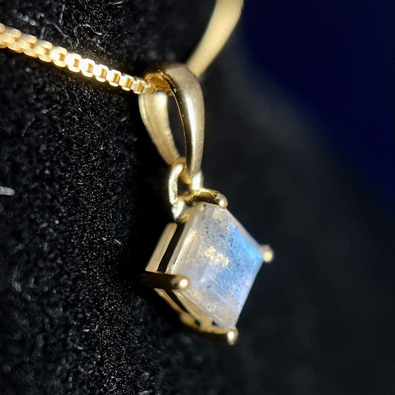 LABRADORITE VERMEIL YELLOW 18K SQ 5X5 PENDANT