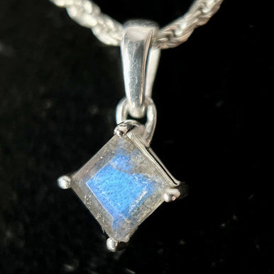 LABRADORITE STERLING SILVER SQ 5X5 PENDANT