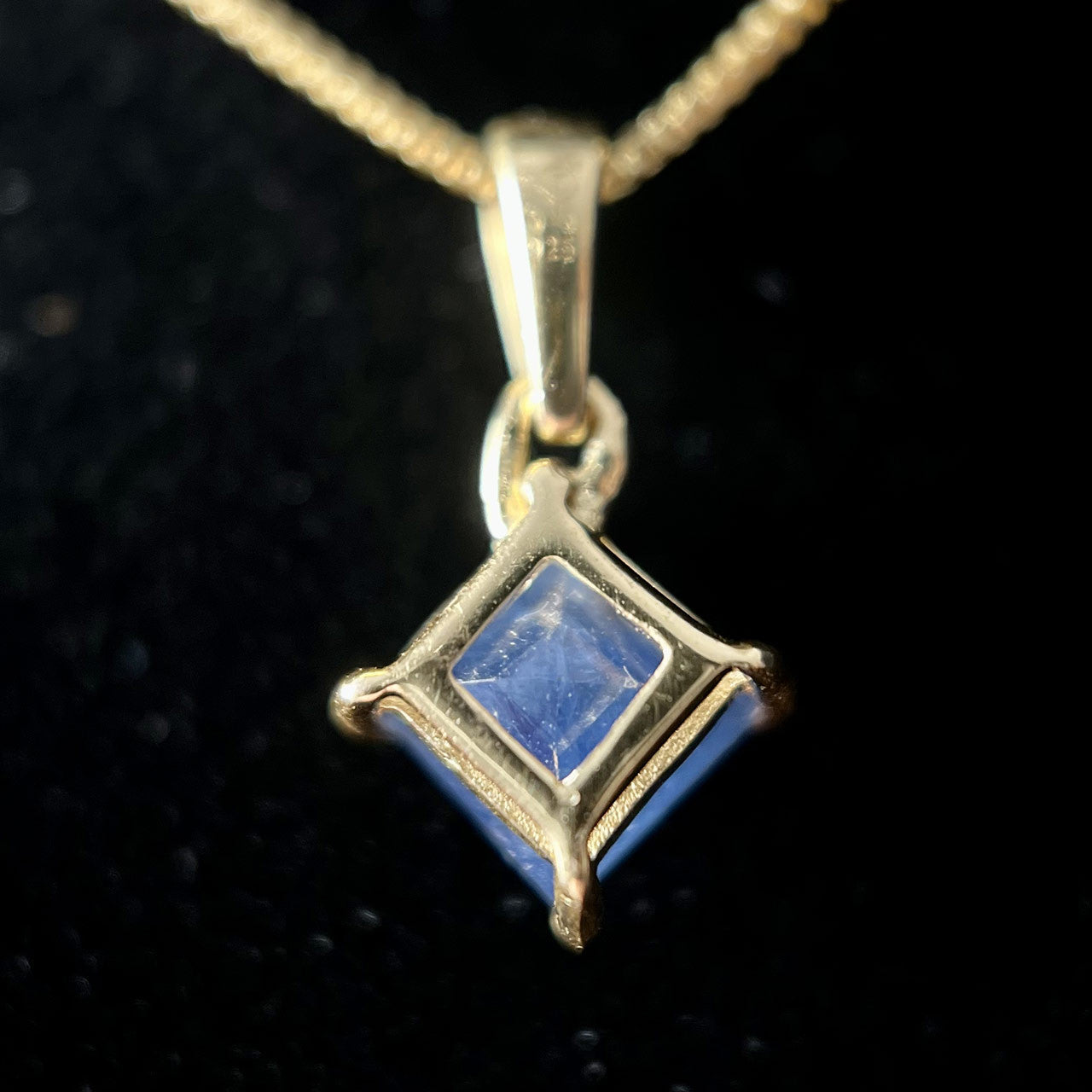 NATURAL BLUE SAPPHIRE VERMEIL YELLOW 18K SQ 5X5 PENDANT