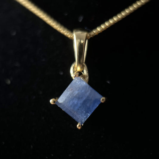 NATURAL BLUE SAPPHIRE VERMEIL YELLOW 18K SQ 5X5 PENDANT