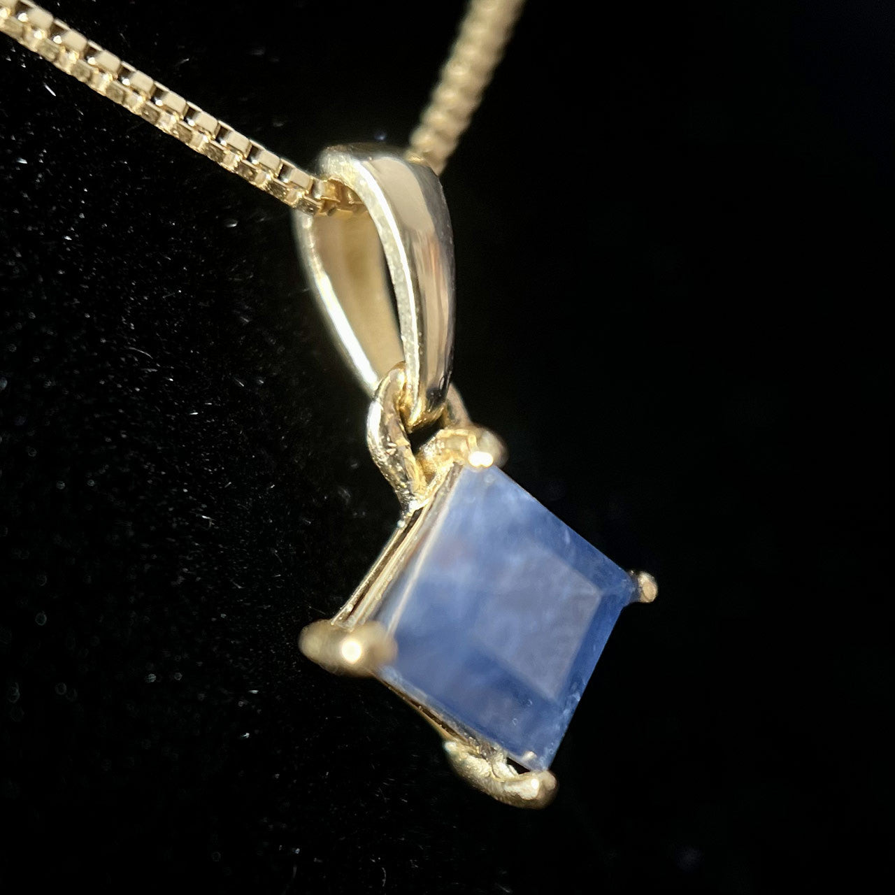 NATURAL BLUE SAPPHIRE VERMEIL YELLOW 18K SQ 5X5 PENDANT