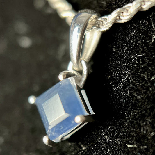 NATURAL BLUE SAPPHIRE STERLING SILVER PENDANT SQUARE