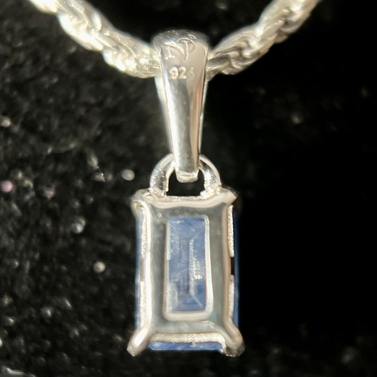 NATURAL BLUE SAPPHIRE STERLING SILVER REC 6X4 PENDANT