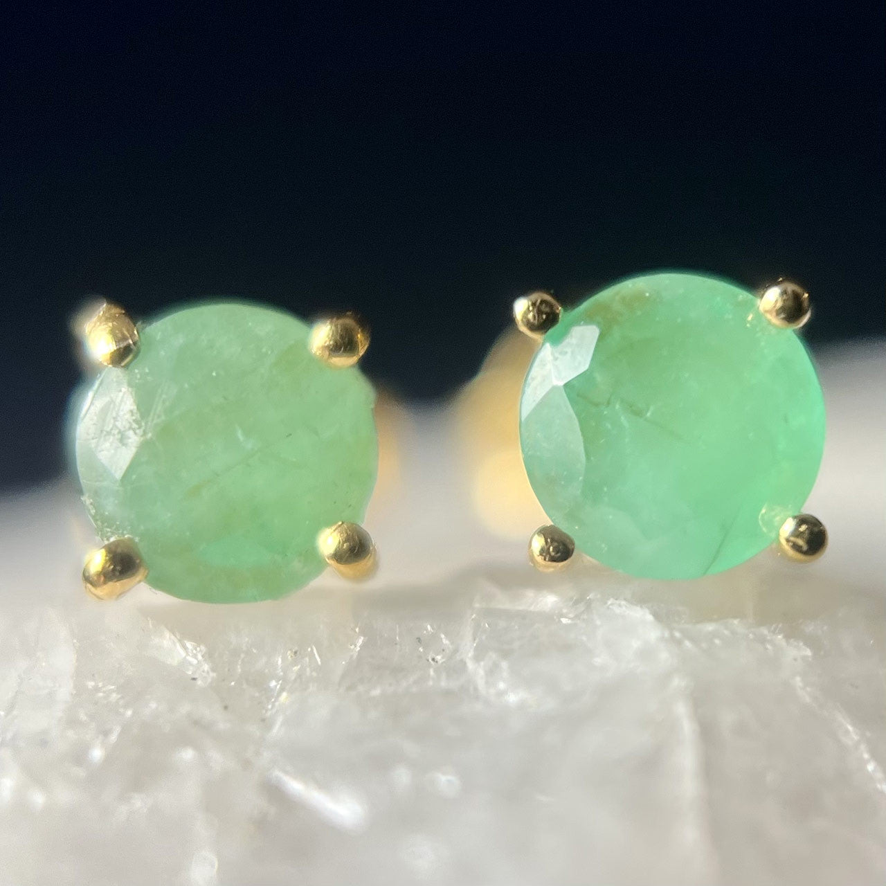 NATURAL EMERALD VERMEIL YELLOW 18K CIRCLE 4X4 EARRINGS