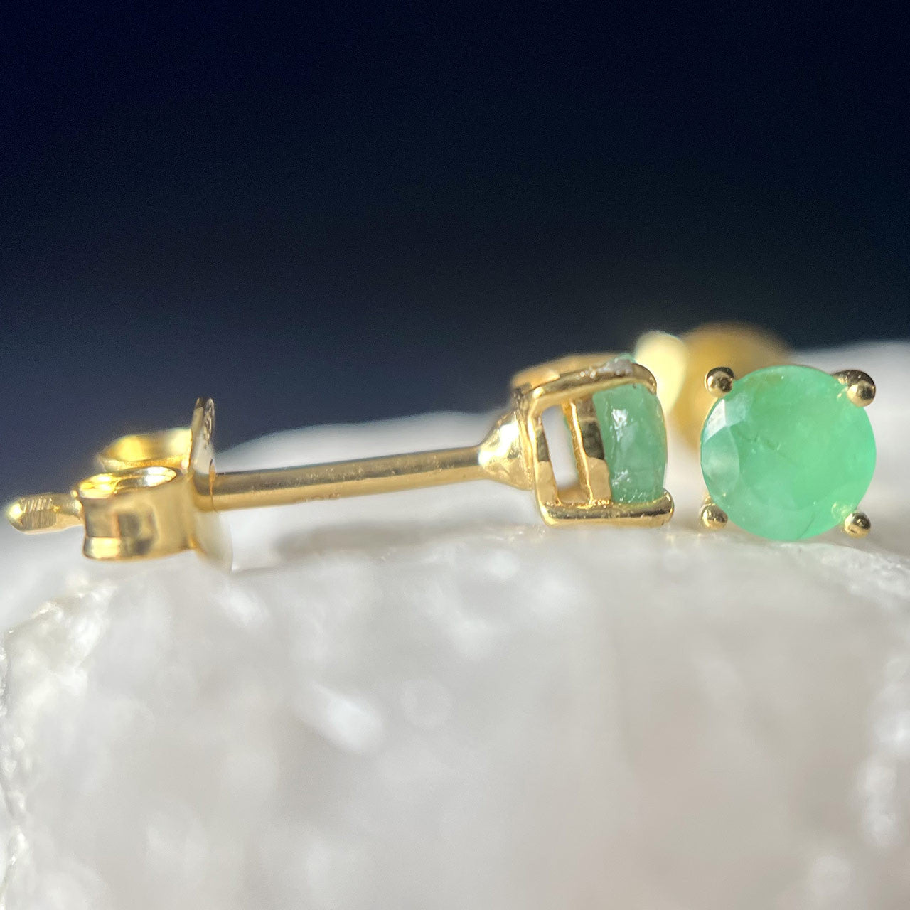 NATURAL EMERALD VERMEIL YELLOW 18K CIRCLE 4X4 EARRINGS