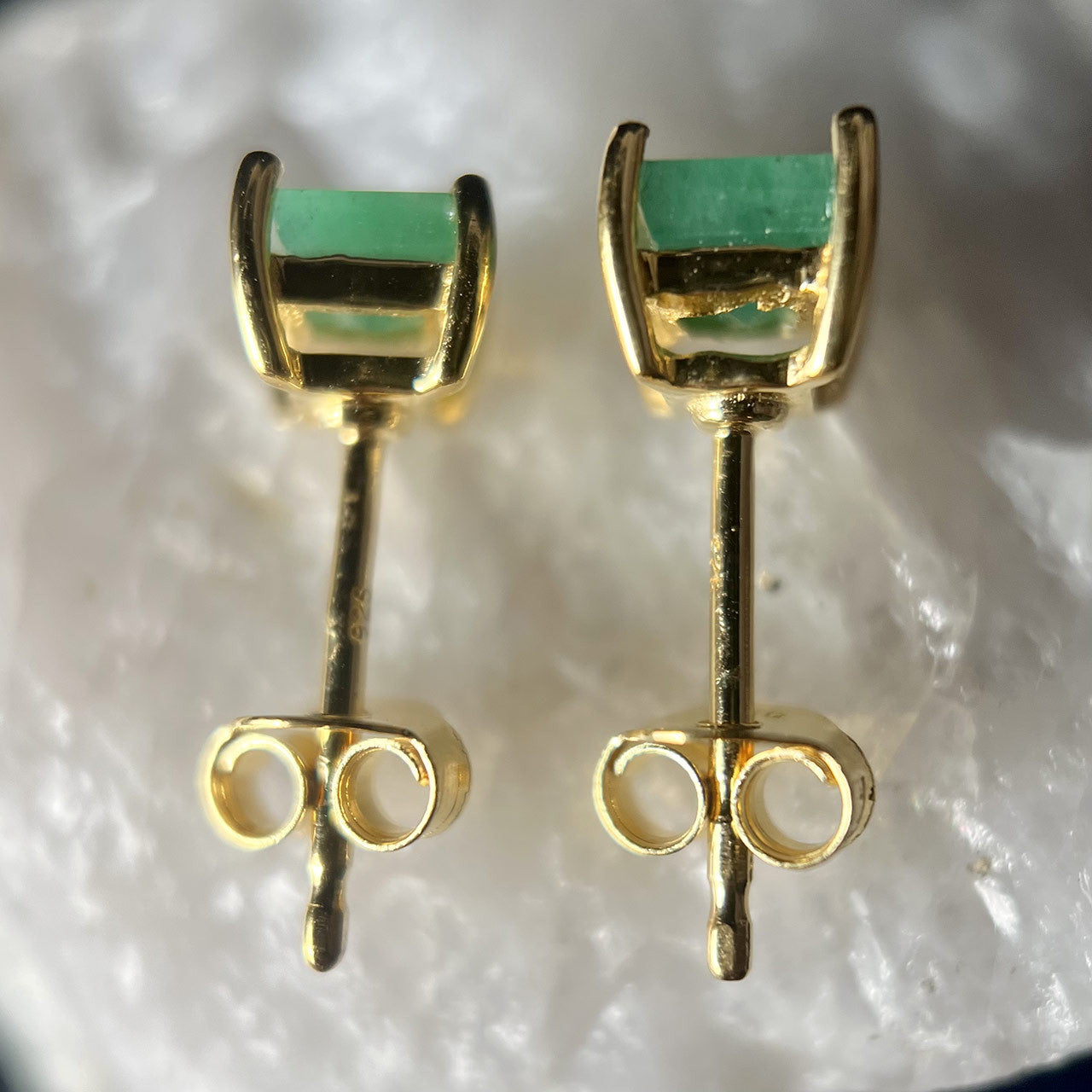 NATURAL EMERALD VERMEIL YELLOW 18K SQ 4X4 EARRINGS