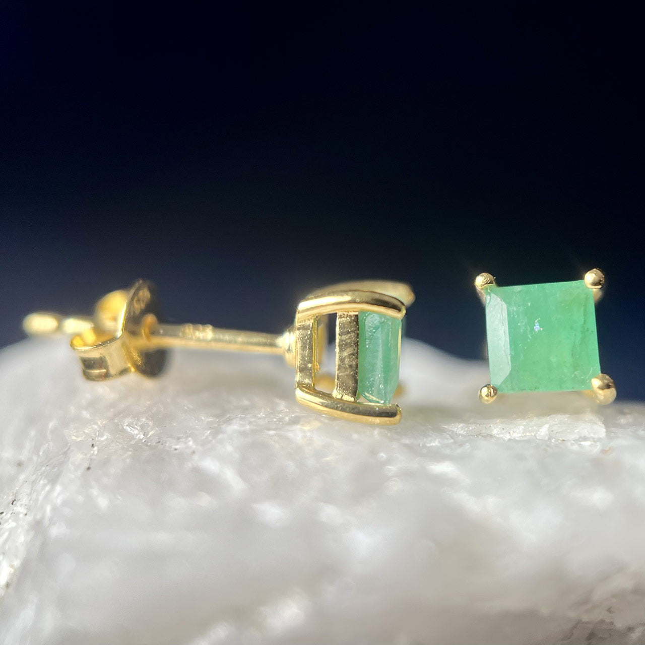 NATURAL EMERALD VERMEIL YELLOW 18K SQ 4X4 EARRINGS