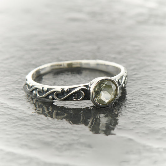 GREEN AMETHYST STACKABLE CELTIC RING