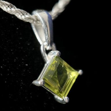 PERIDOT STERLING SILVER 5X5 SQ PENDANT