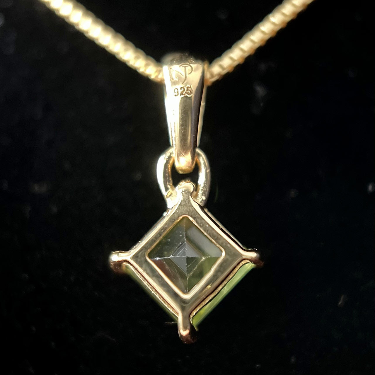 PERIDOT 18K VERMEIL GOLD 5X5 SQ PENDANT