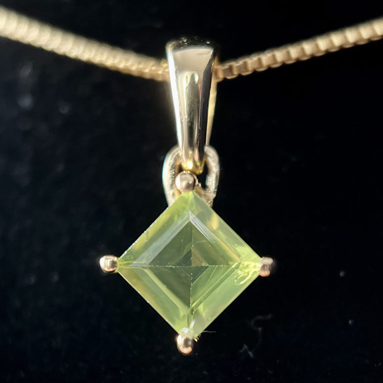 PERIDOT 18K VERMEIL GOLD 5X5 SQ PENDANT