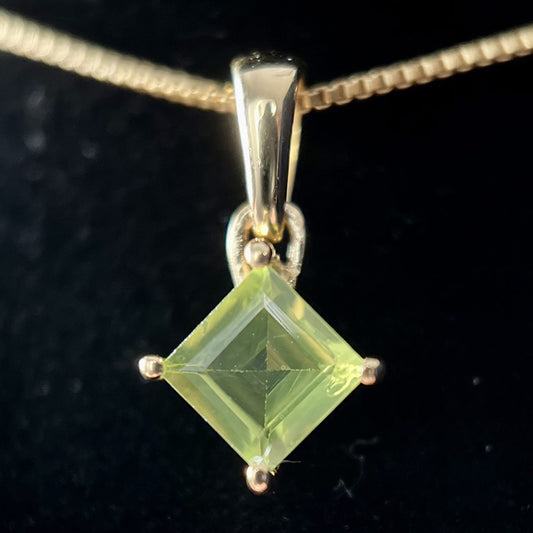 PERIDOT 18K VERMEIL GOLD 5X5 SQ PENDANT