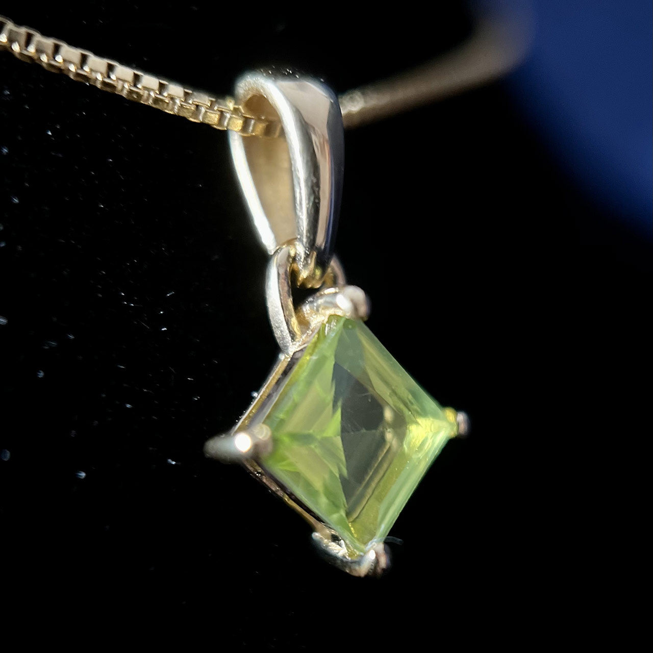 PERIDOT 18K VERMEIL GOLD 5X5 SQ PENDANT