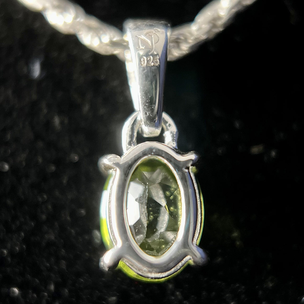 PERIDOT STERLING SILVER 7X5 OVAL PENDANT