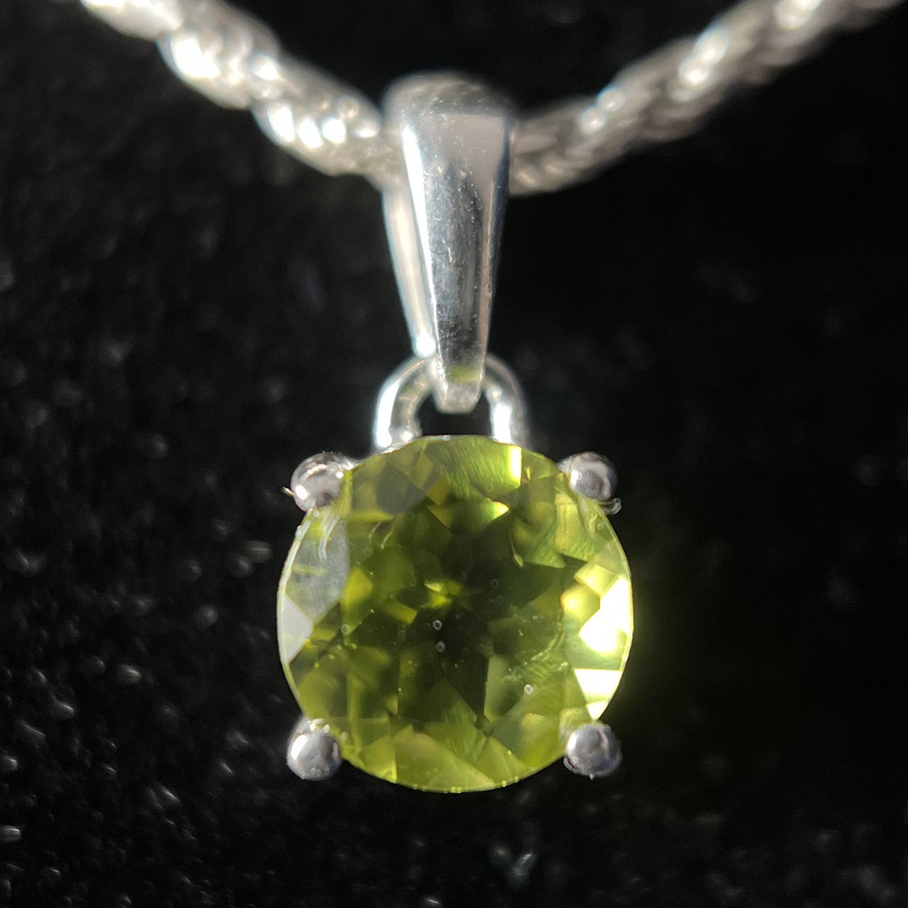 PERIDOT STERLING SILVER 6X6 CIRCLE PENDANT