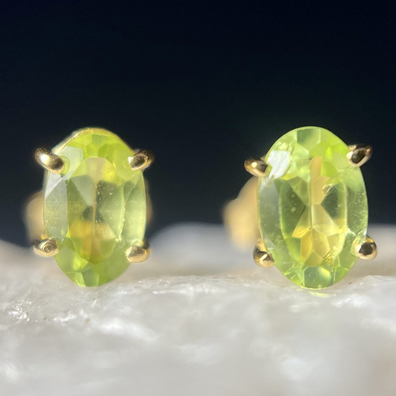 PERIDOT 18K VERMEIL GOLD STUD EARRINGS 6X4 OVAL