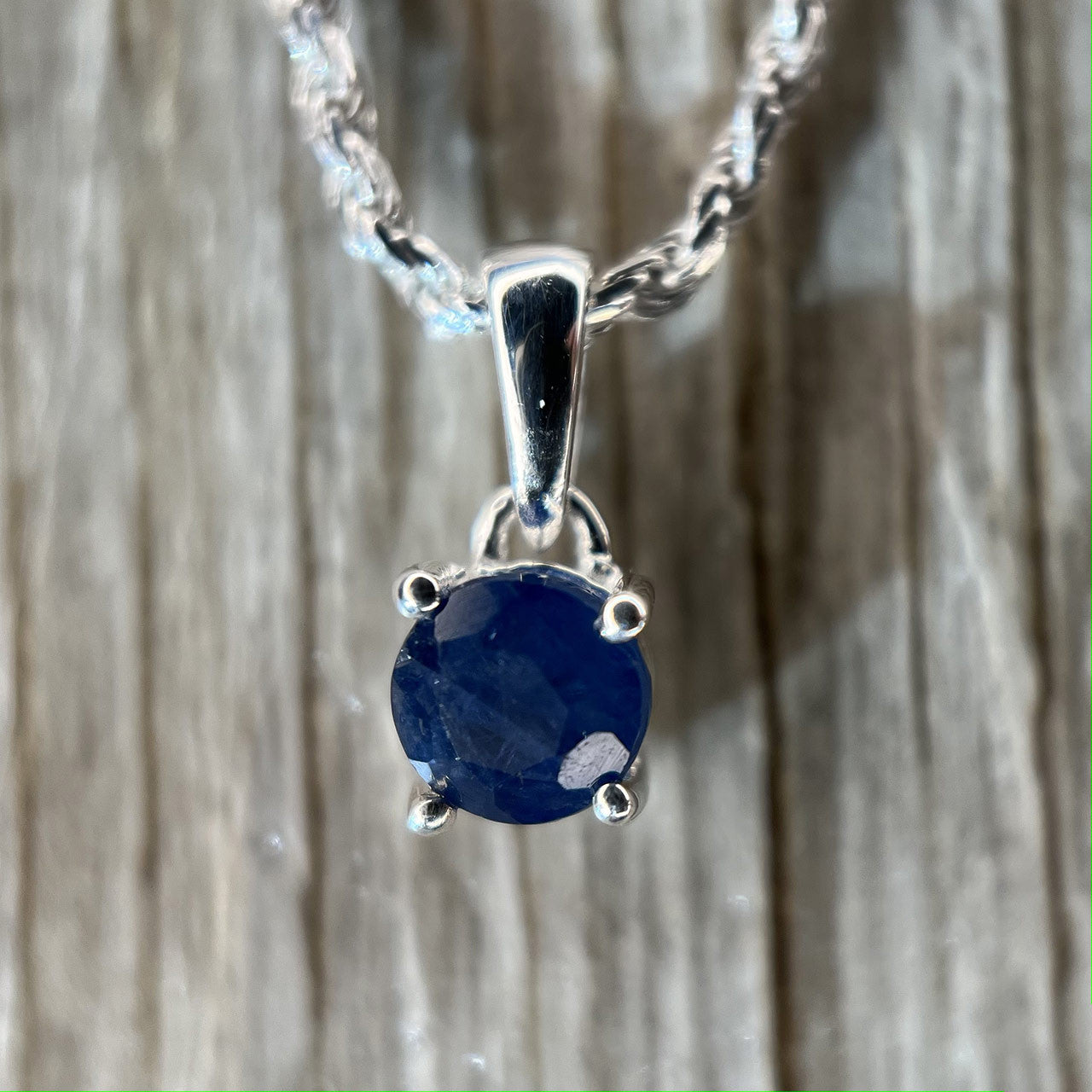 NATURAL BLUE SAPPHIRE CIRCLE PENDANT STERLING SILVER