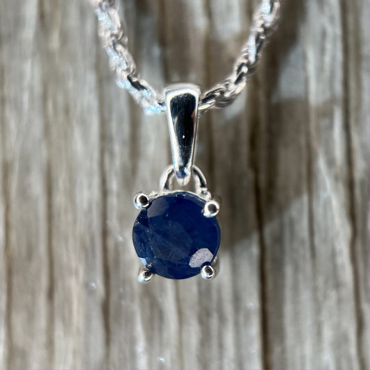 NATURAL BLUE SAPPHIRE CIRCLE PENDANT STERLING SILVER