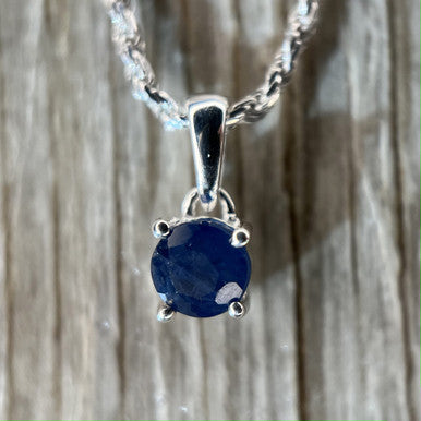 NATURAL BLUE SAPPHIRE CIRCLE PENDANT STERLING SILVER