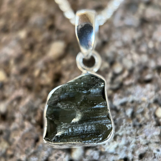 MOLDAVITE PENDANT STERLING SILVER 1.6-1.9g