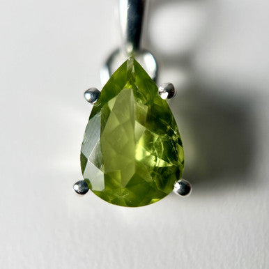 PERIDOT PENDANT STERLING SILVER