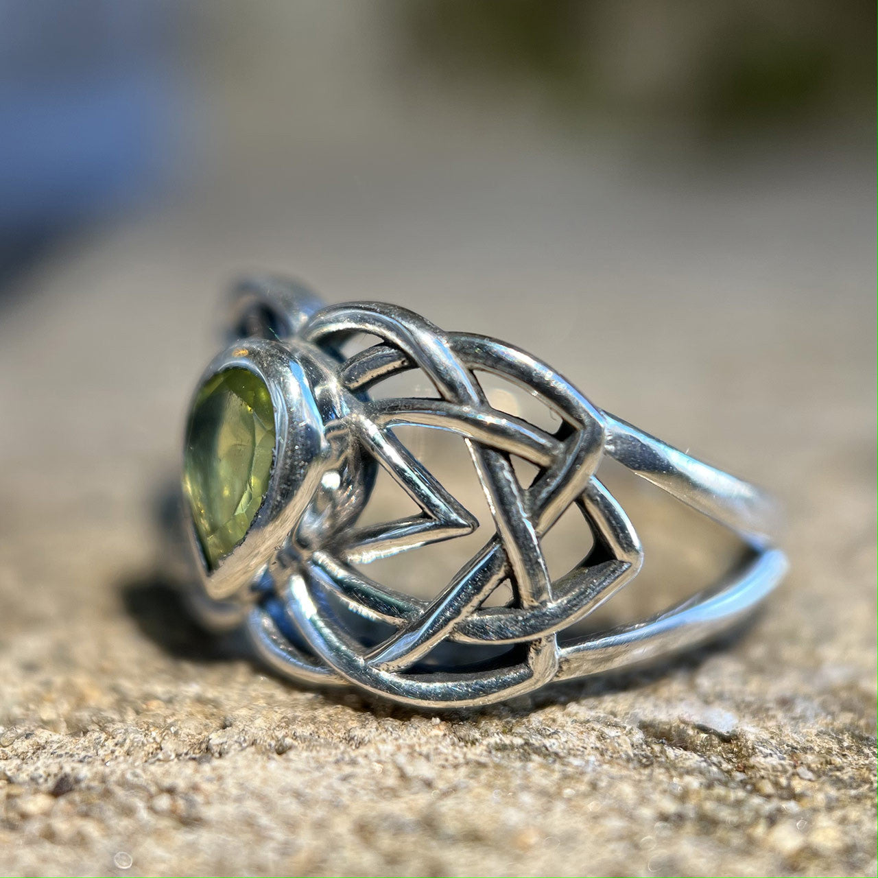 PERIDOT CELTIC RING STERLING SILVER